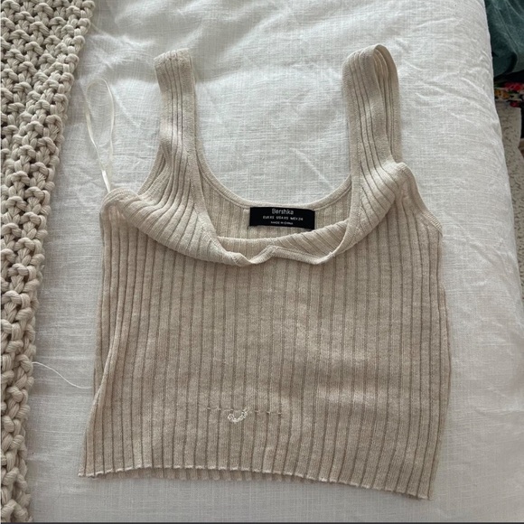 Bershka Cream Ribbed Scoop-Neck Cropped Tank - Picture 2 of 4